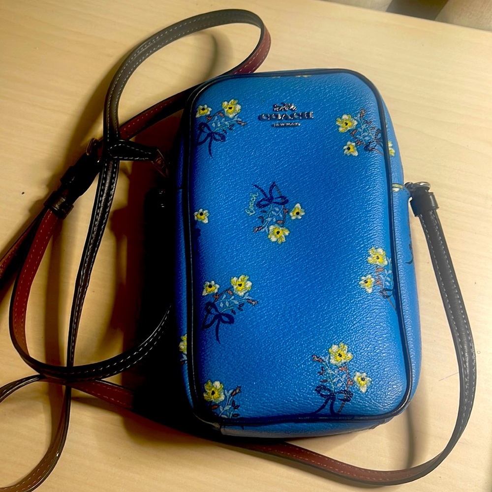 Like New North South Zip iPhone Crossbody Blue with .Floral bow print